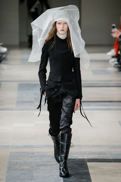 Look 2